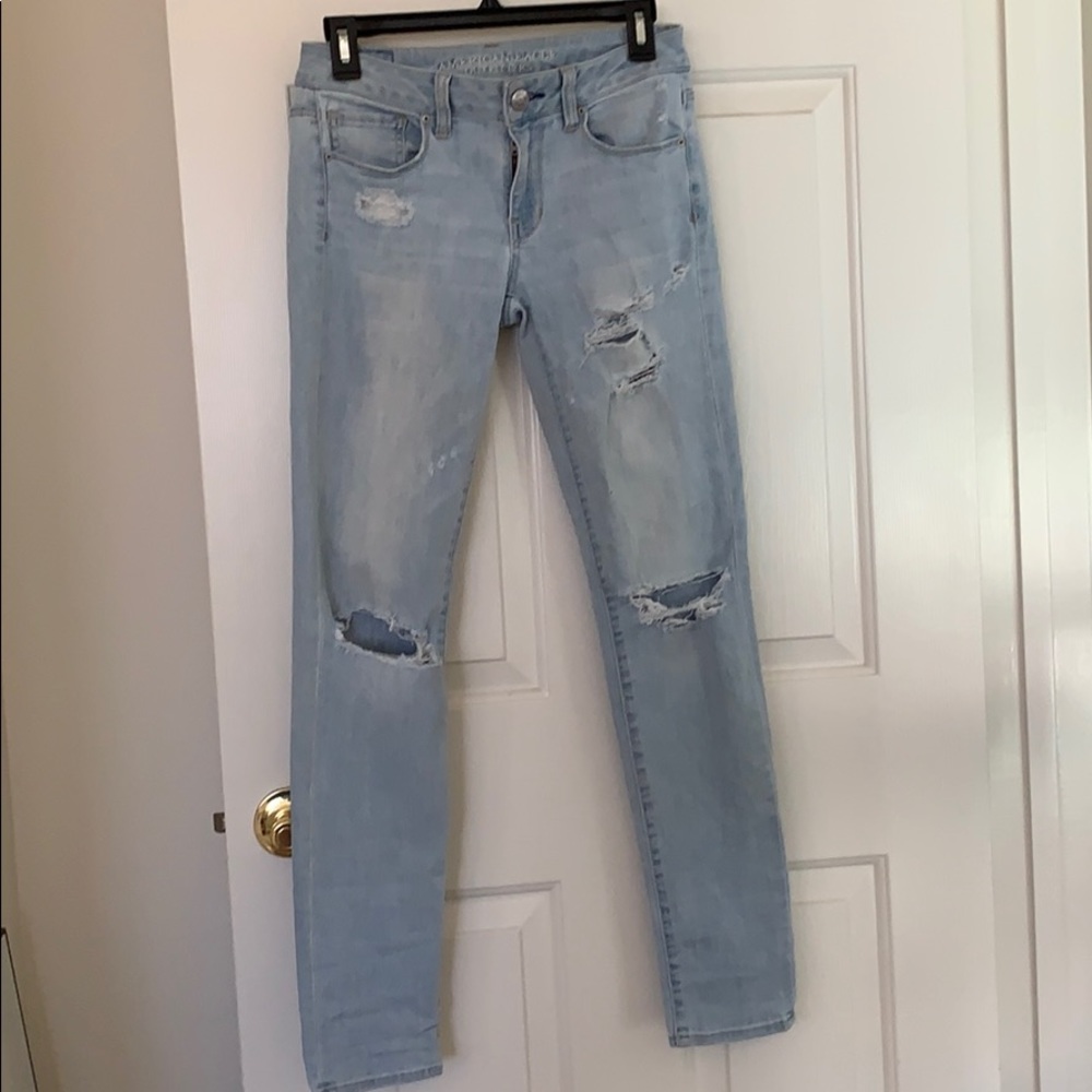American Eagle light wash distressed denim jeans